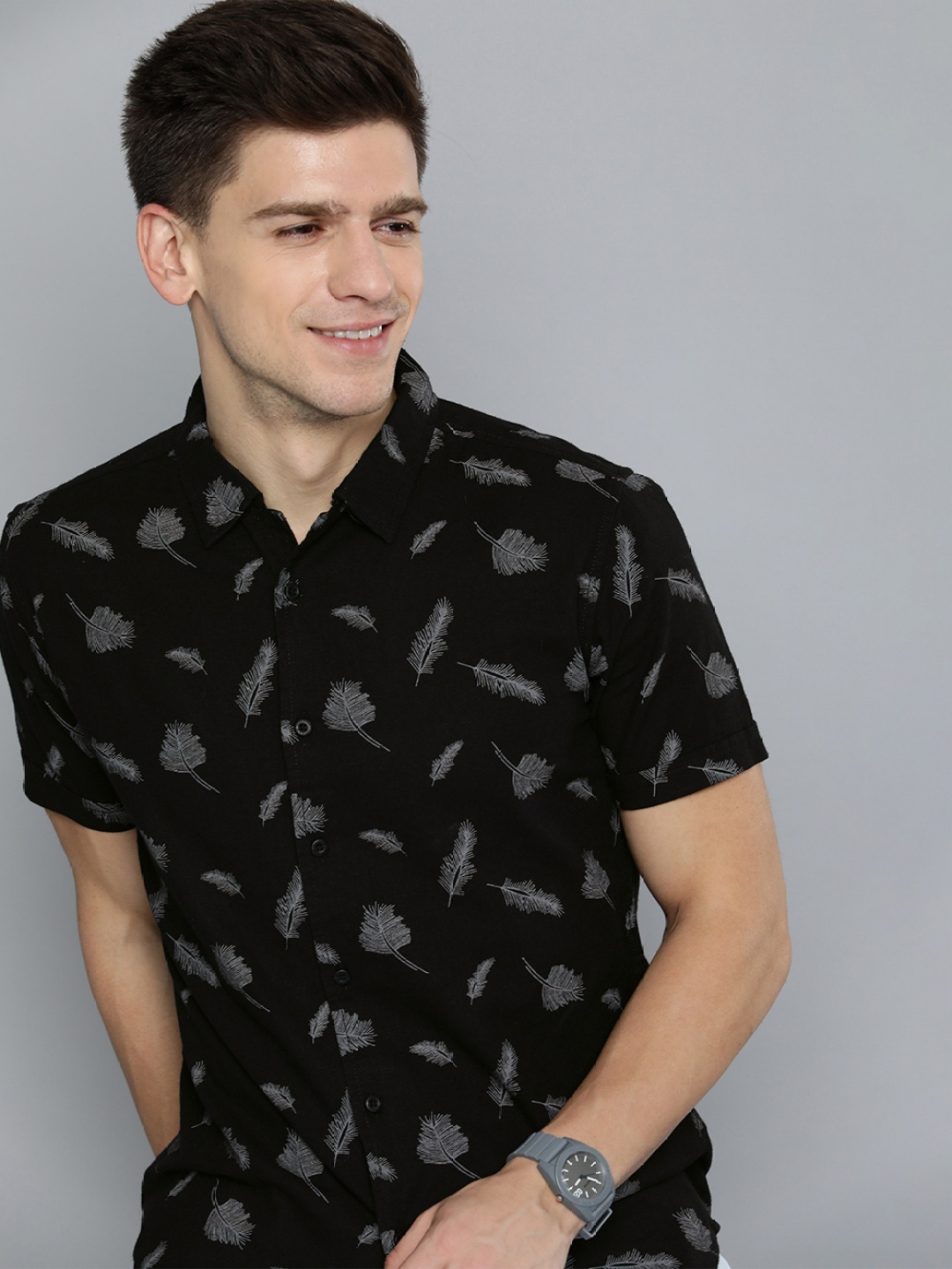 

HERE&NOW Men Black Slim Fit Tropical Printed Pure Cotton Casual Shirt