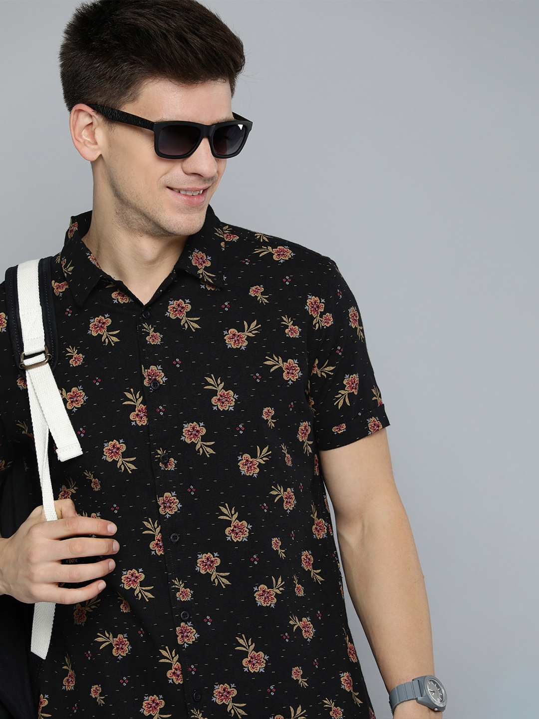 

HERE&NOW Men Black Floral Printed Pure Cotton Casual Shirt