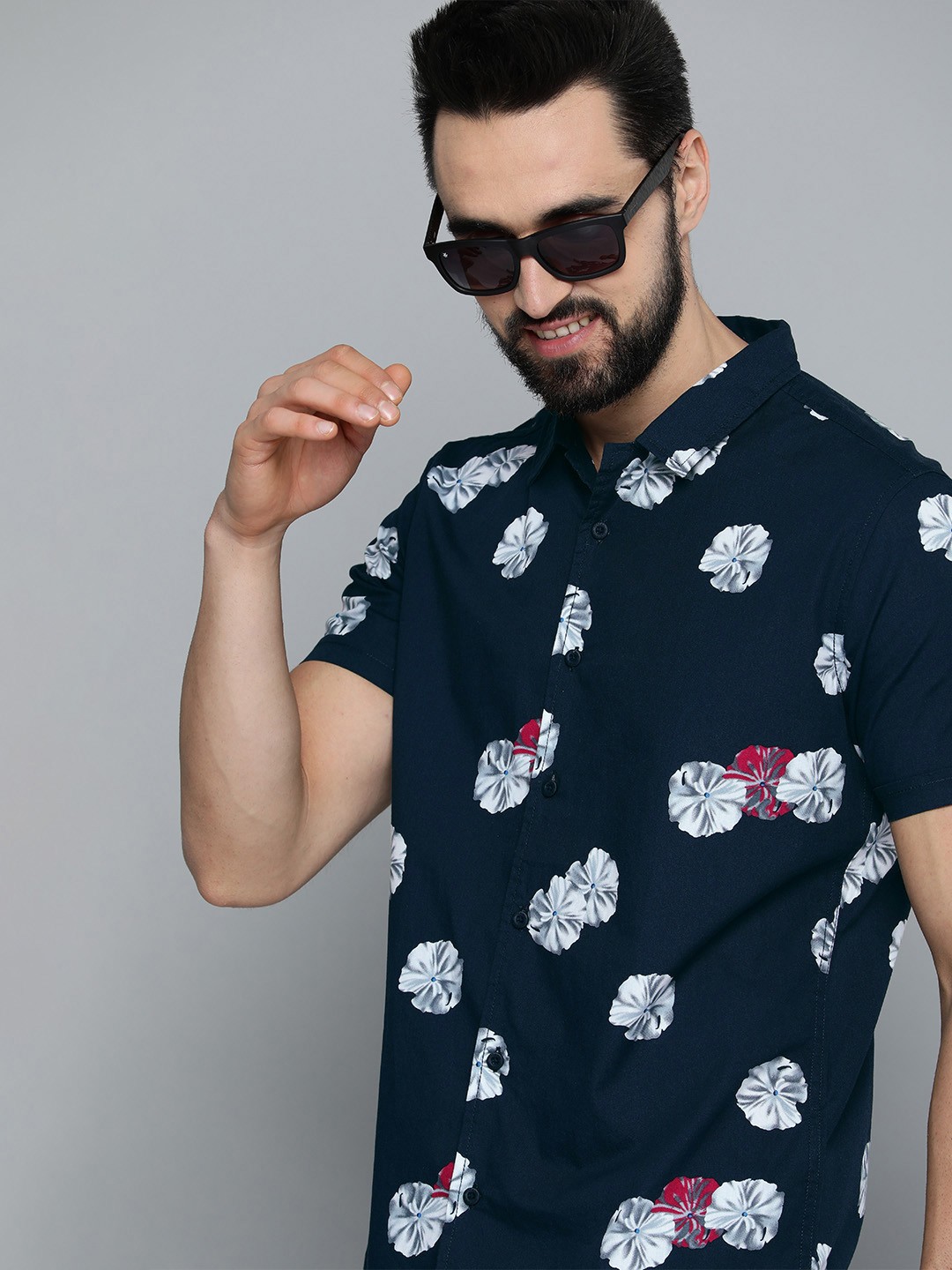 

HERE&NOW Men Navy Blue Pure Cotton Slim Fit Floral Printed Casual Shirt