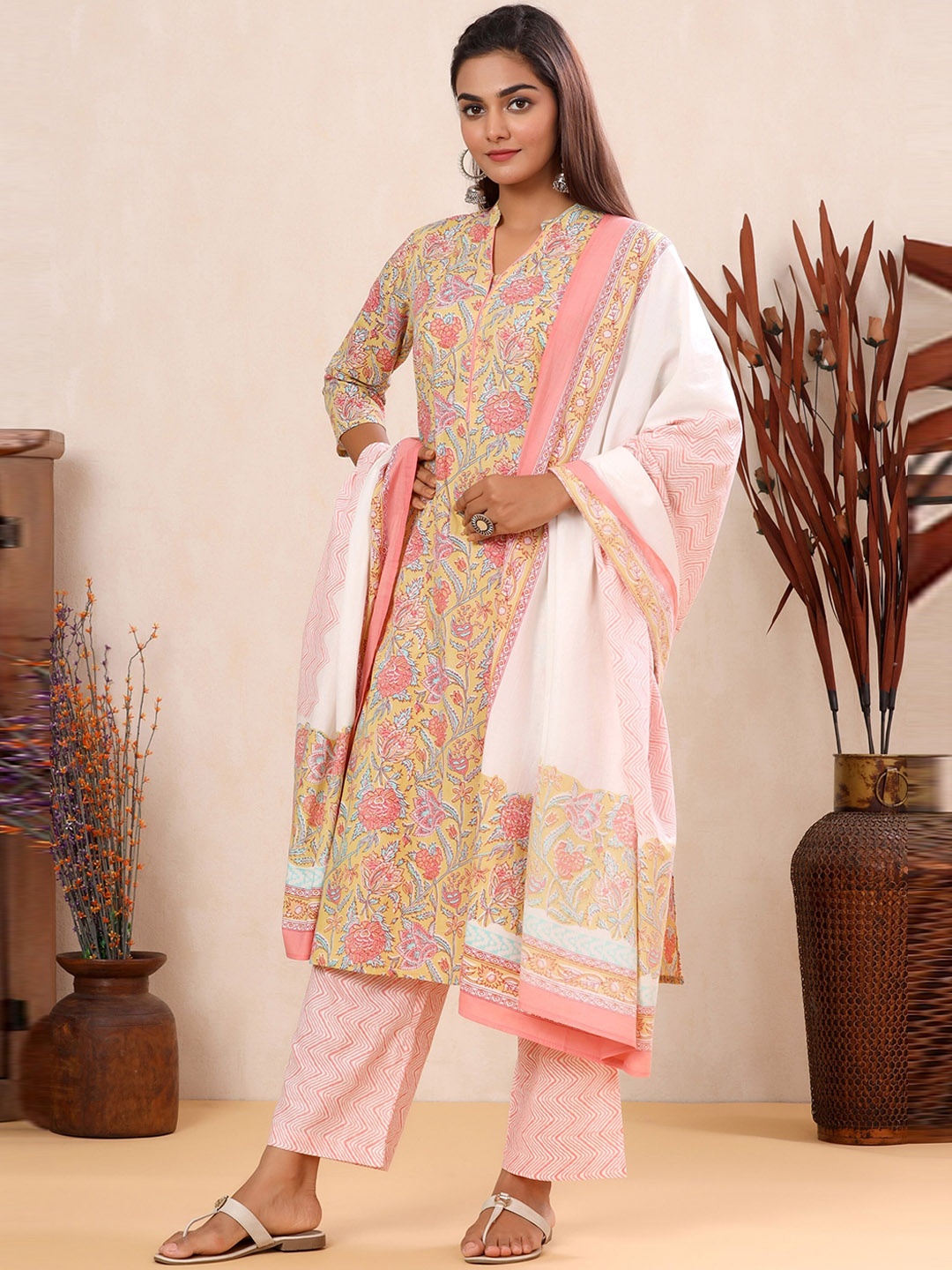 

mirari Women Pink Floral Printed Pure Cotton Kurta with Trousers & Dupatta