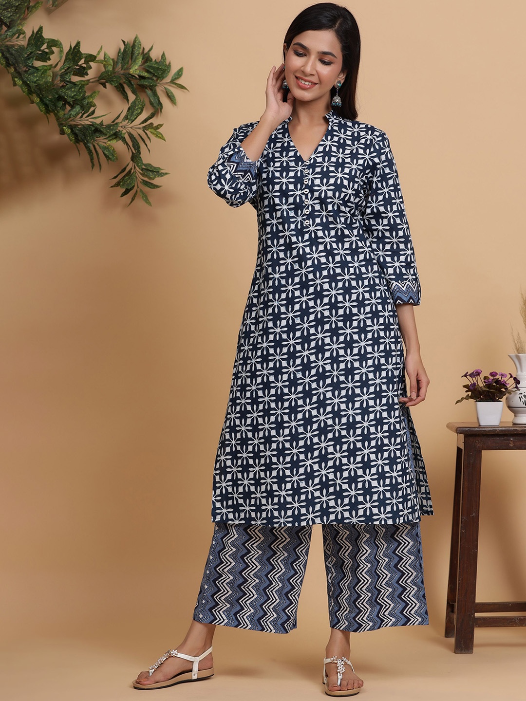 

mirari Women Navy Blue Floral Printed Pure Cotton Kurta with Palazzos