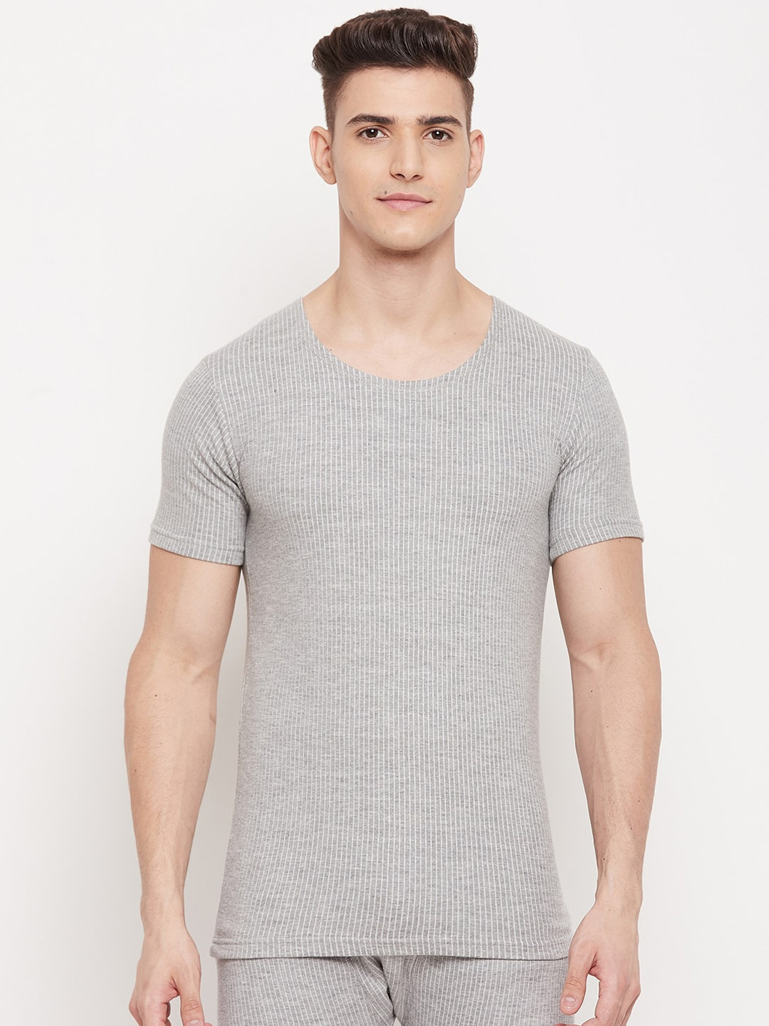 

Duke Men Grey Solid Thermal Top