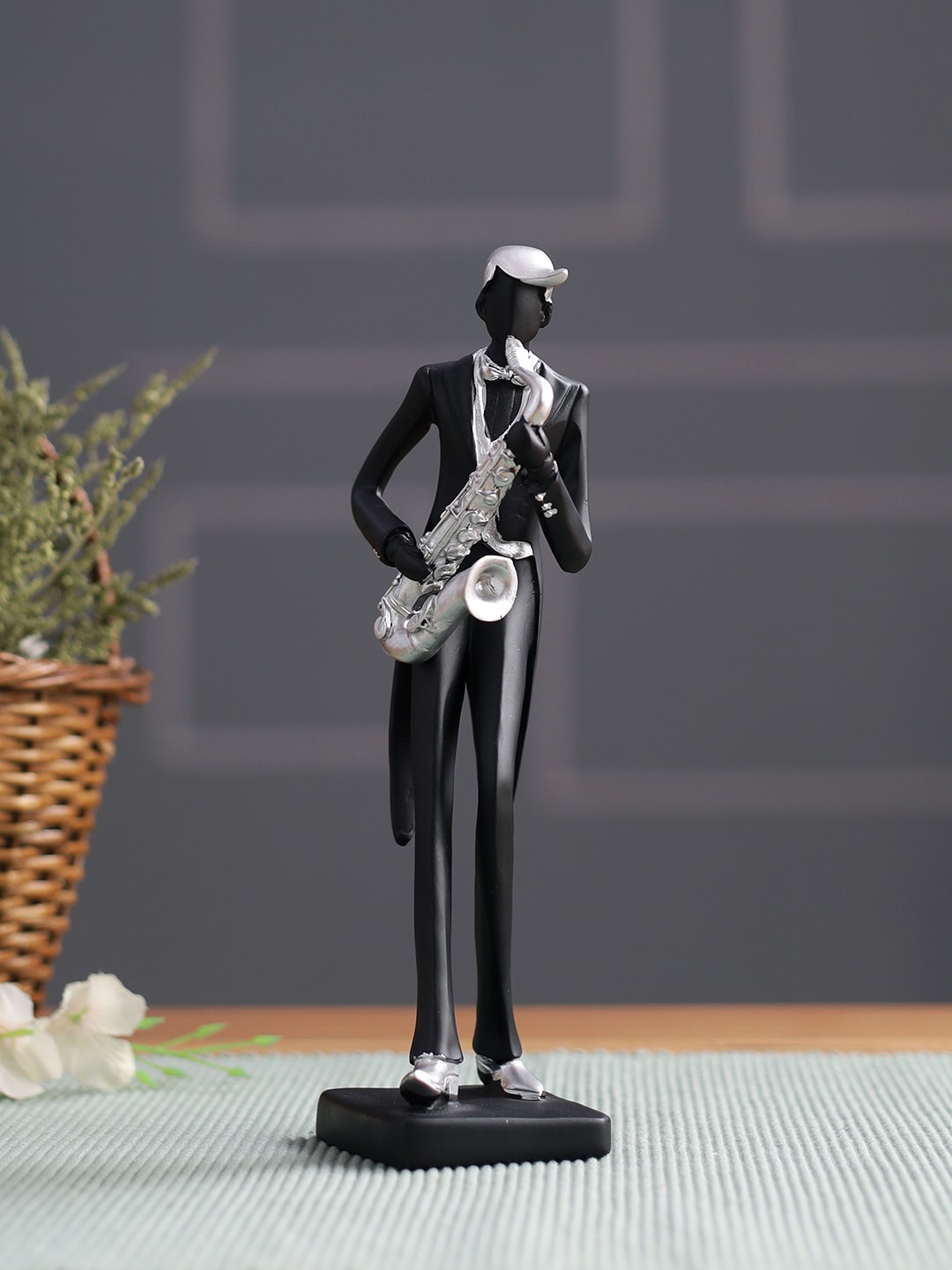 

TAYHAA Black & Silver-Coloured Playing Saxophone Showpieces