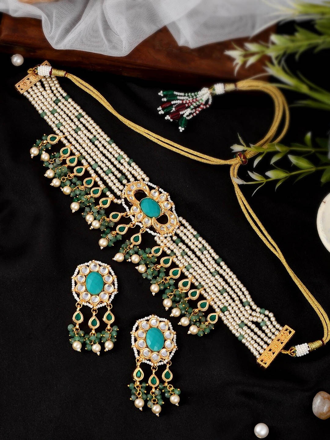 

DASTOOR Gold-Plated Turquoise Blue Kundan Jewellery Set