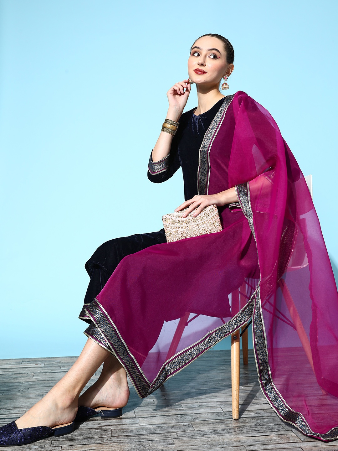 

Indo Era Women Solid Velvet Kurta Set, Navy blue