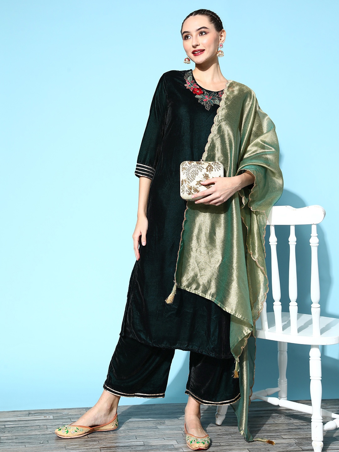 

Indo Era Women Solid Velvet Kurta Set, Green
