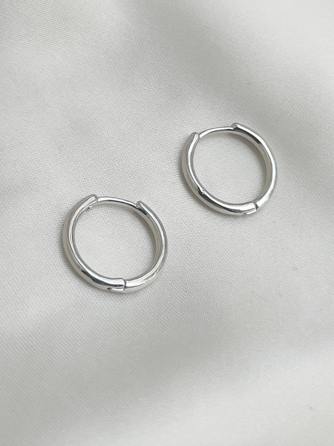 

Mueras Women Silver-Toned Contemporary Hoop Earrings