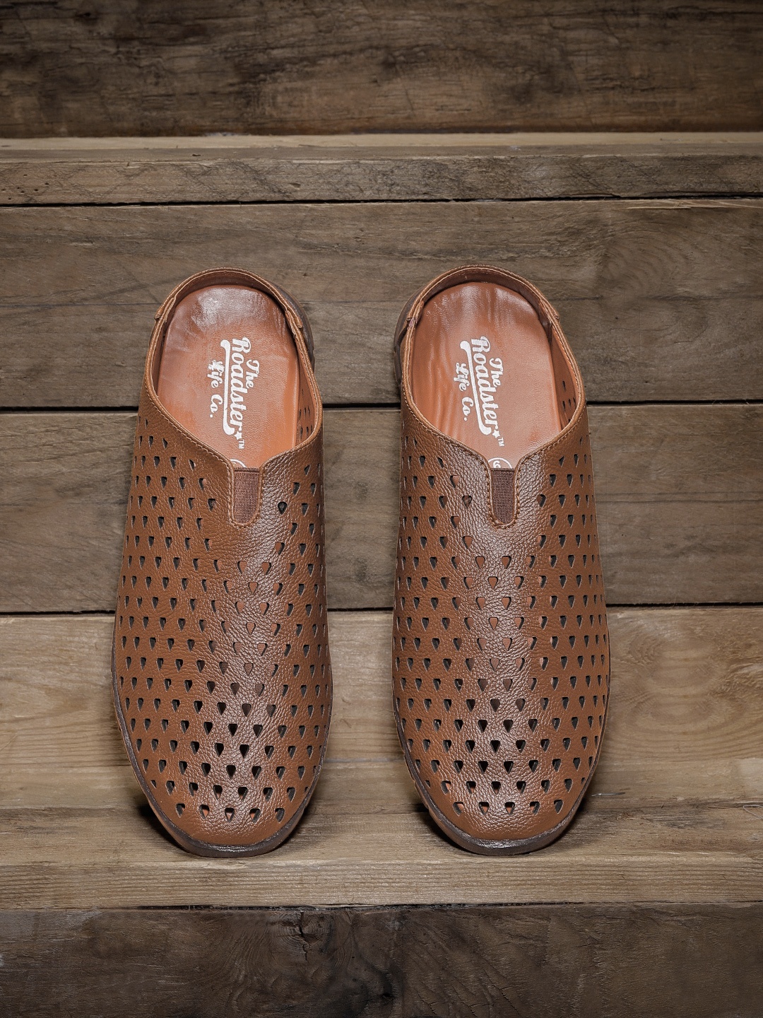

Roadster Men Brown Cut-Out Sandals