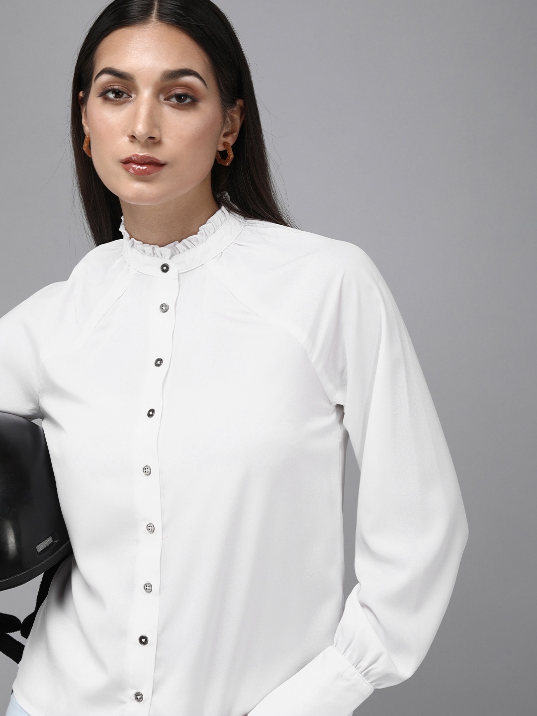 

The Roadster Lifestyle Co. Women White Solid Casual Shirt