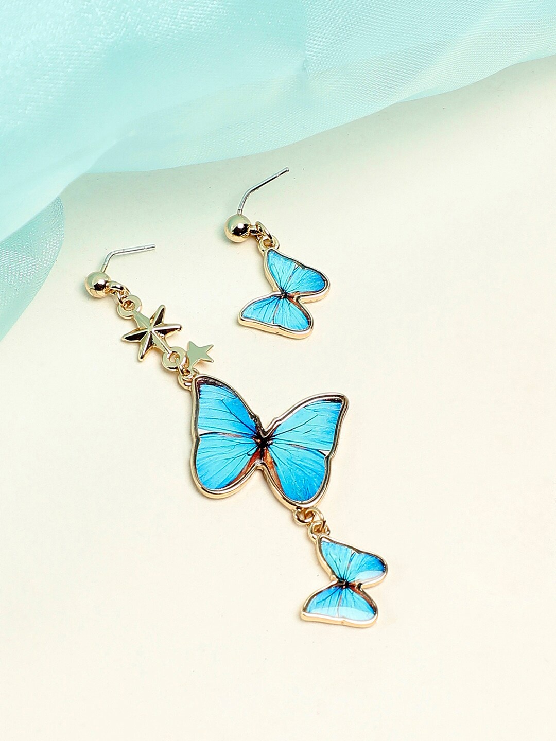 

SOHI Blue & Black Contemporary Drop Earrings