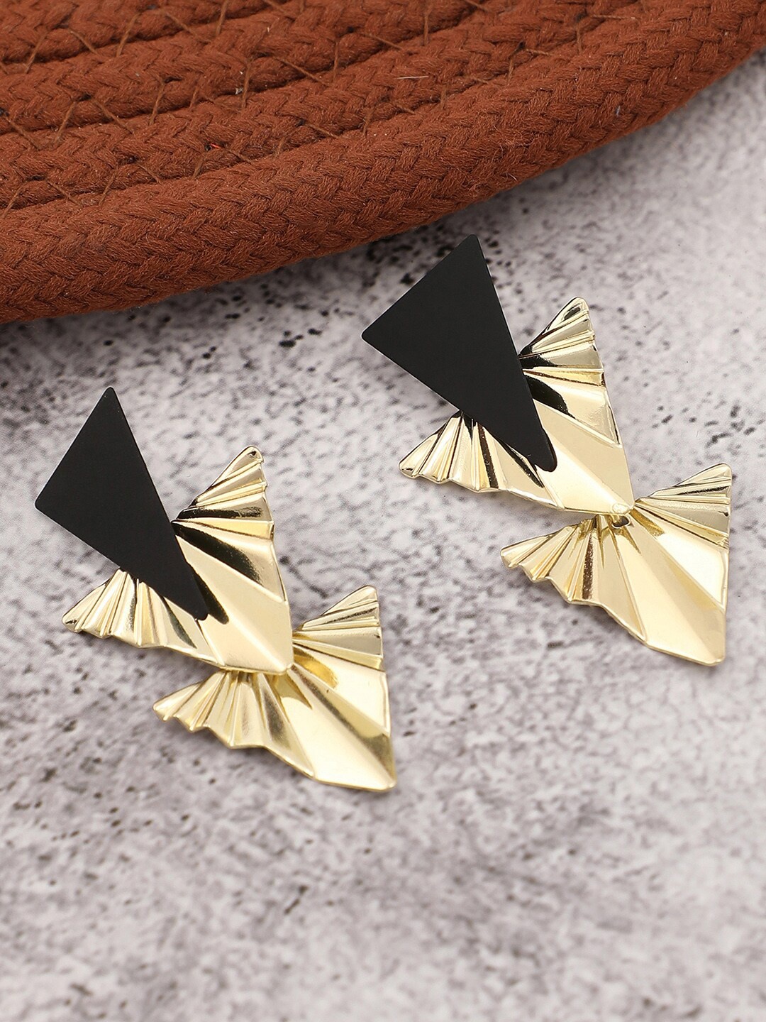 

SOHI Women Gold-Toned & Black Contemporary Studs Earrings