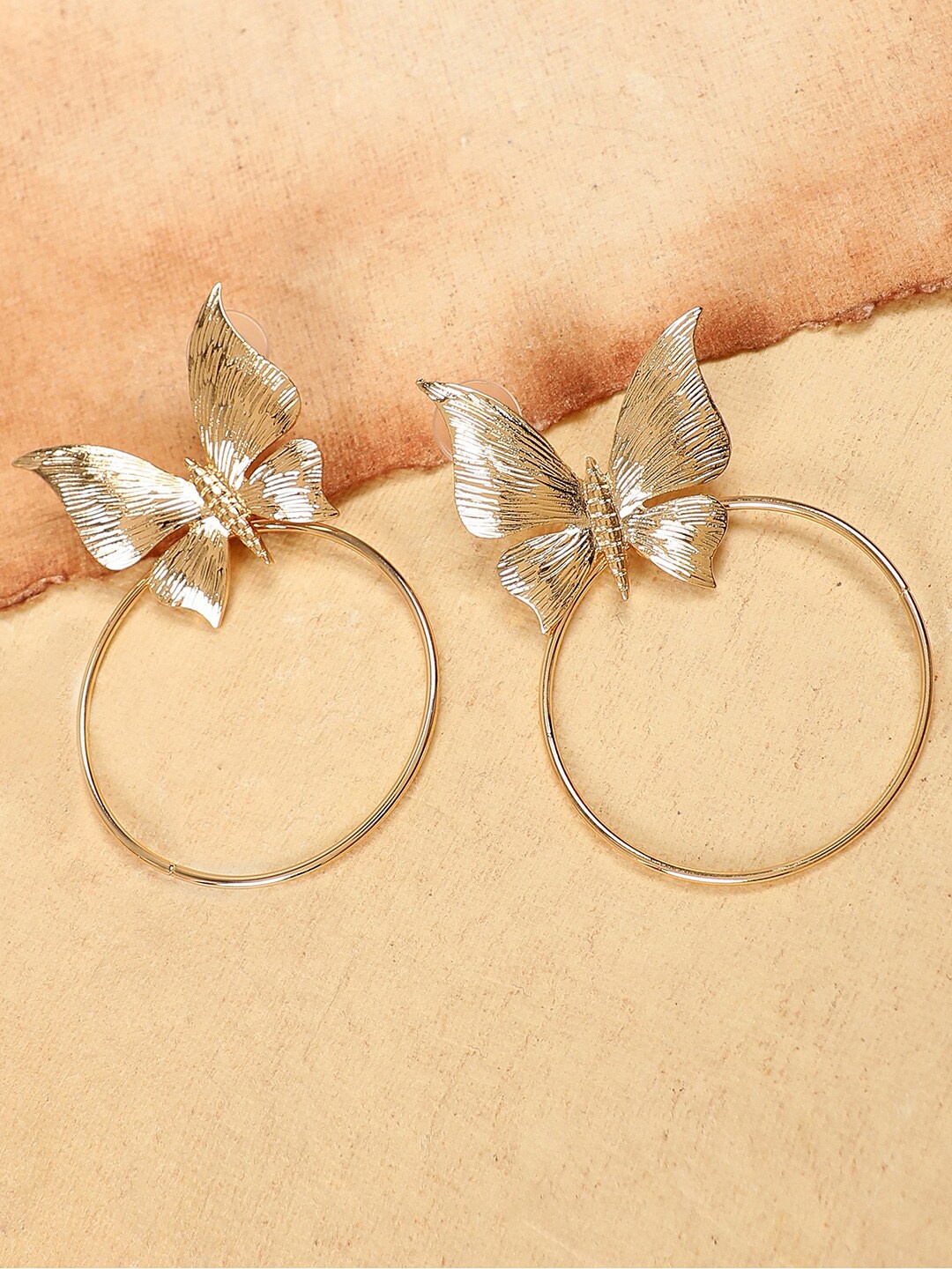 

SOHI Gold-Plated Contemporary Drop Earrings
