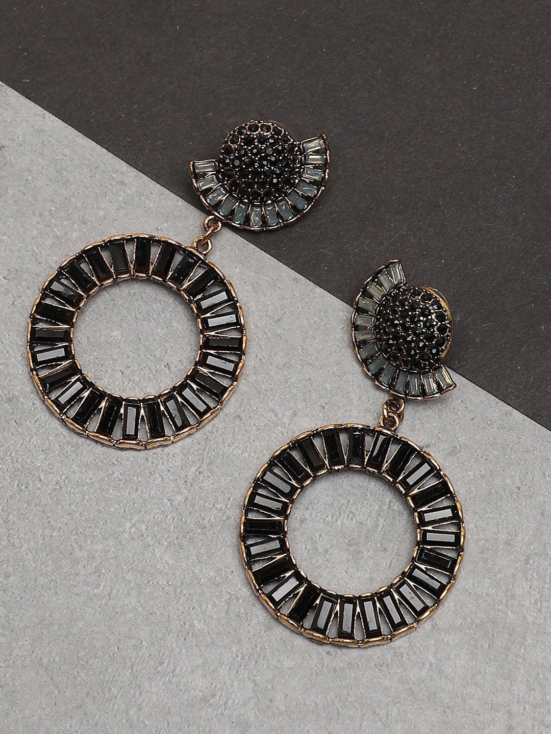

SOHI Gold-Toned & Black Circular Drop Earrings