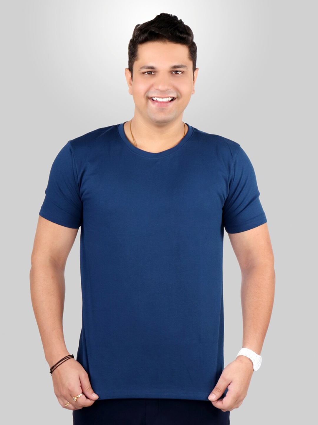 

The Label Bar Men Navy Blue Cotton T-shirt