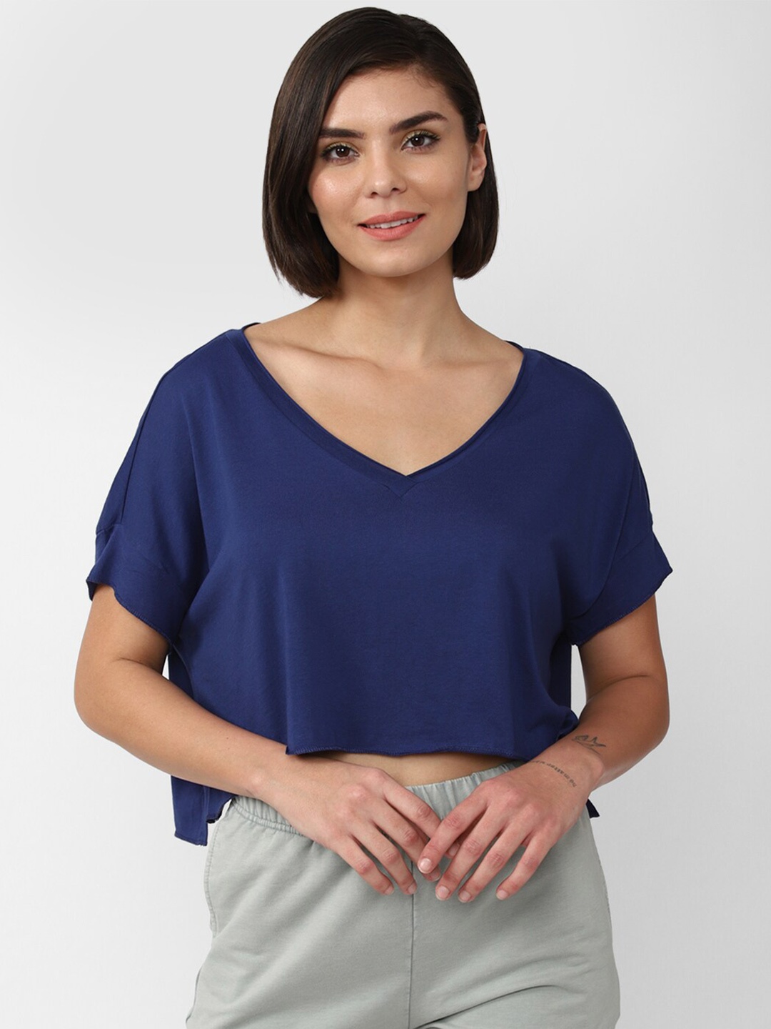 

FOREVER 21 Blue Extended Sleeves Boxy Crop Top