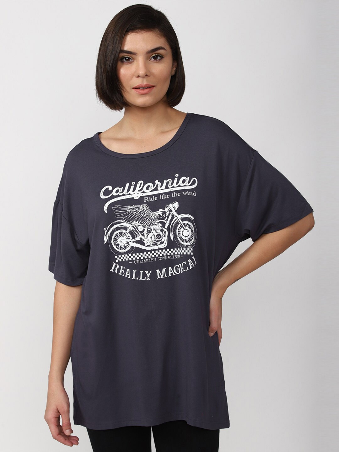 

FOREVER 21 Grey And White Graphic Print Extended Sleeves Longline Top