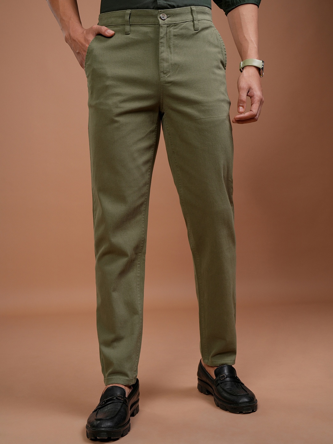 

HIGHLANDER Men Olive Green Solid Tapered Fit Chinos Trousers