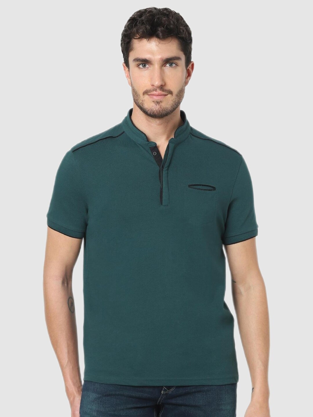 

Celio Men Green Solid Mandarin Collar Cotton T-shirt