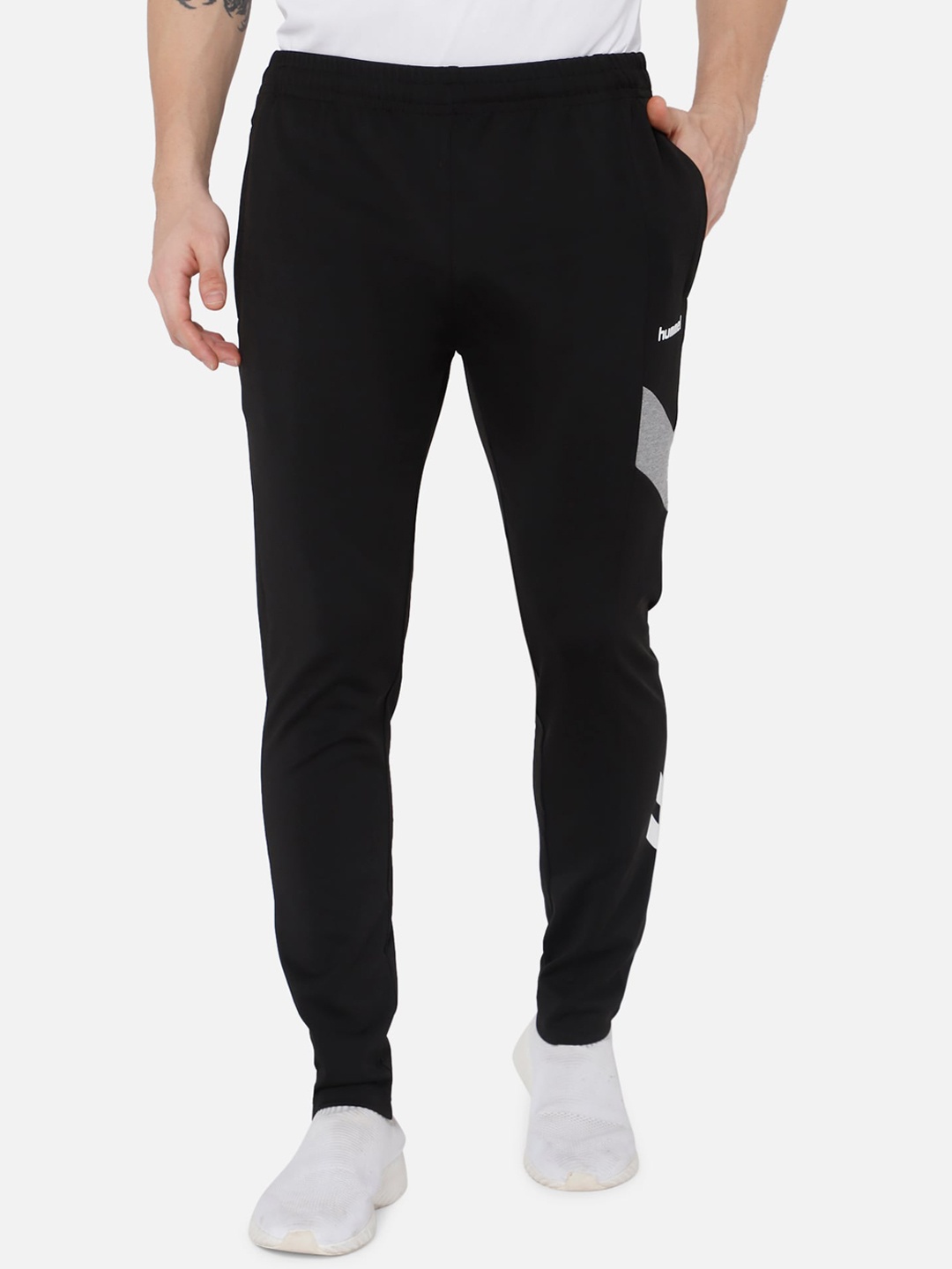 

hummel Men Black Solid Track Pants