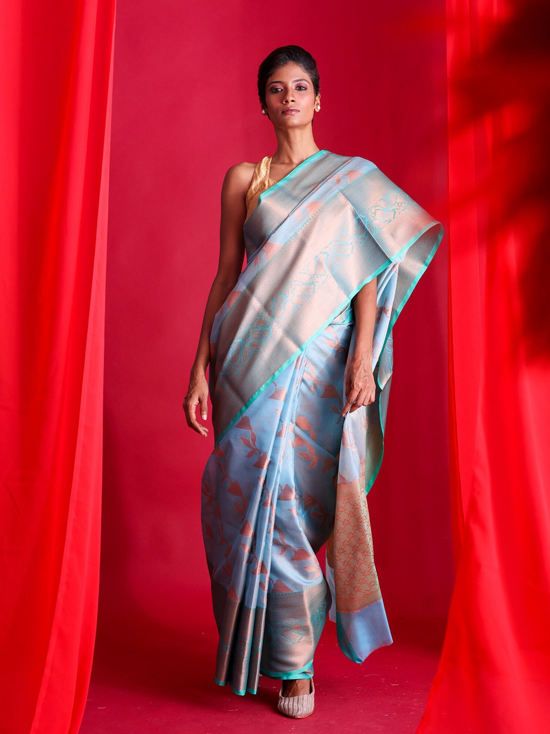 

BEATITUDE Blue & Gold-Toned Woven Design Zari Silk Cotton Banarasi Saree