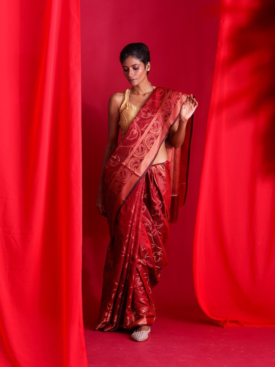 

BEATITUDE Red & Gold-Toned Ethnic Motifs Zari Silk Cotton Banarasi Saree