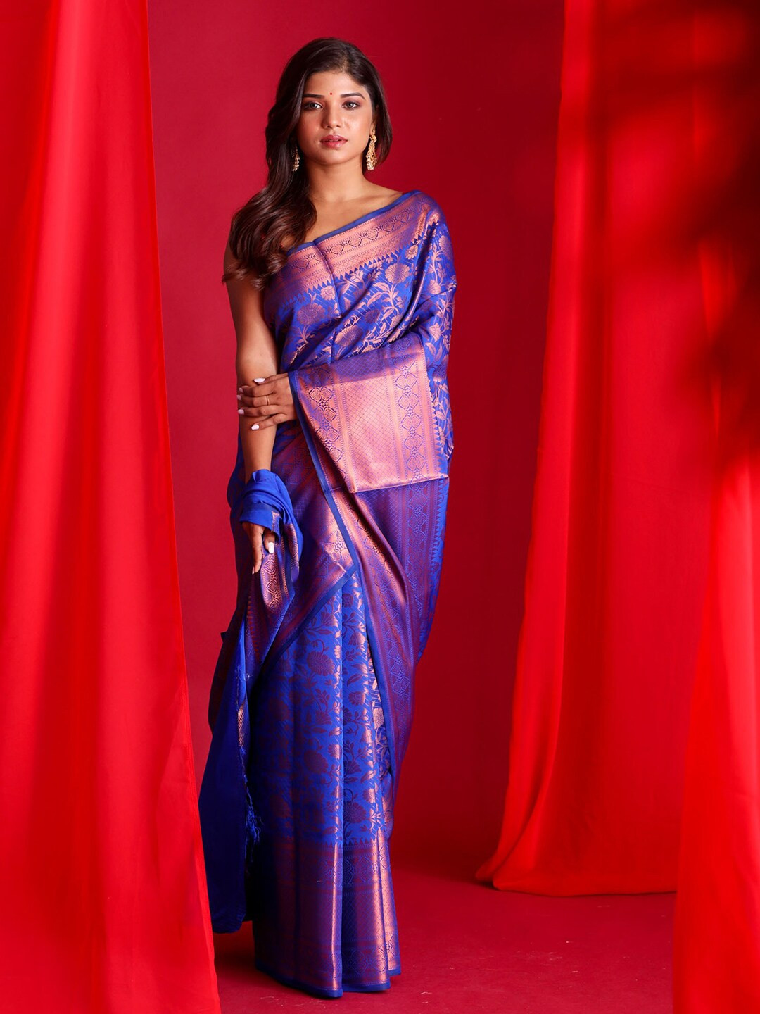 

BEATITUDE Blue & Copper-Toned Ethnic Motifs Zari Silk Blend Banarasi Saree
