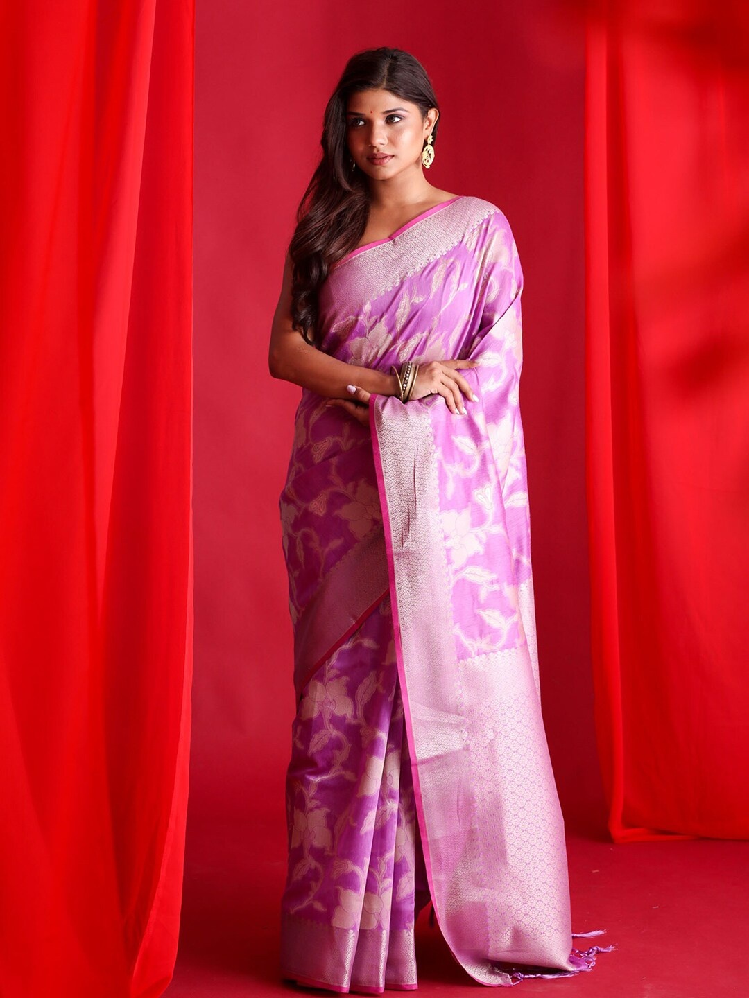 

BEATITUDE Lavender & Silver-Toned Woven Design Zari Banarasi Saree