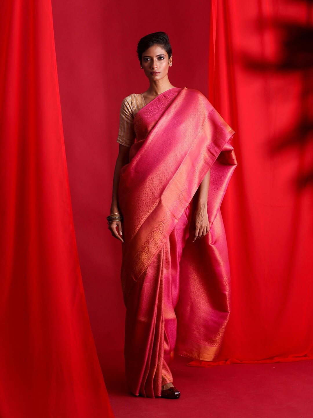 

BEATITUDE Pink & Gold-Toned Zari Banarasi Saree