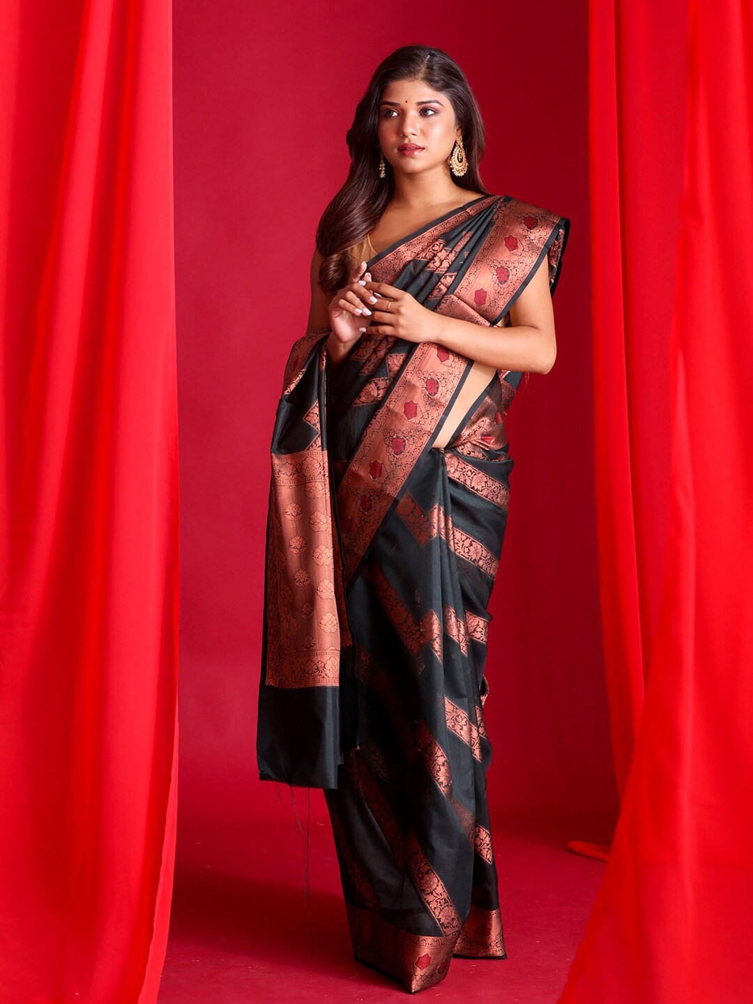 

BEATITUDE Black & Copper-Toned Woven Design Zari Silk Cotton Banarasi Saree