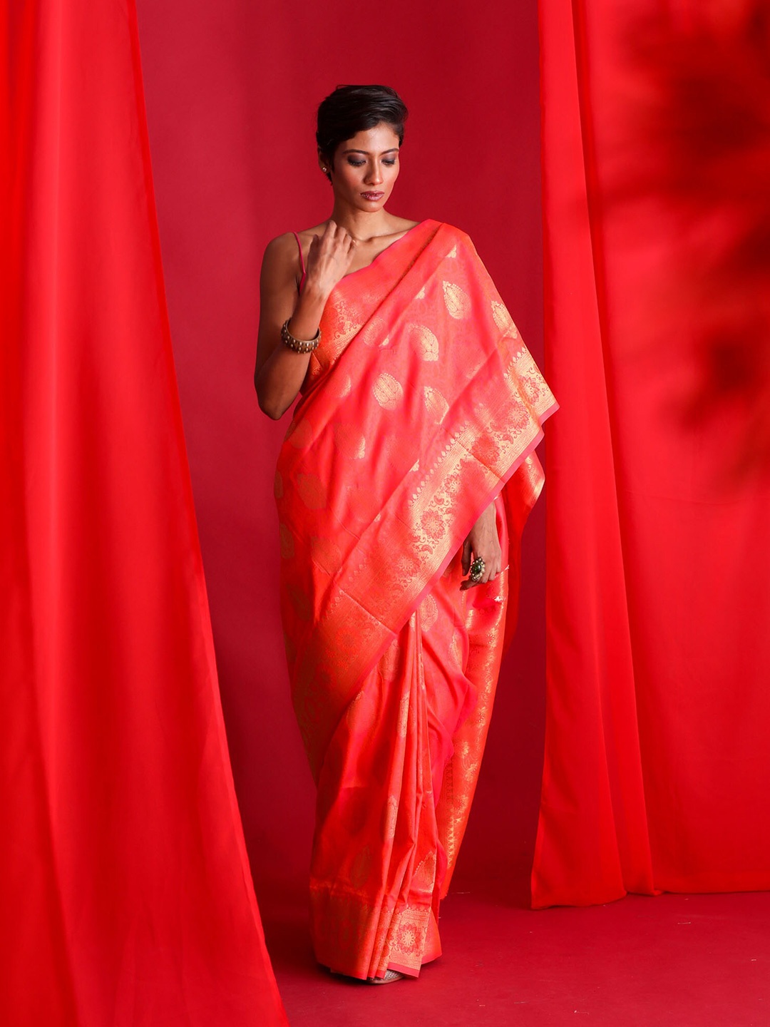 

BEATITUDE Orange & Gold-Toned Ethnic Motifs Zari Silk Blend Banarasi Saree