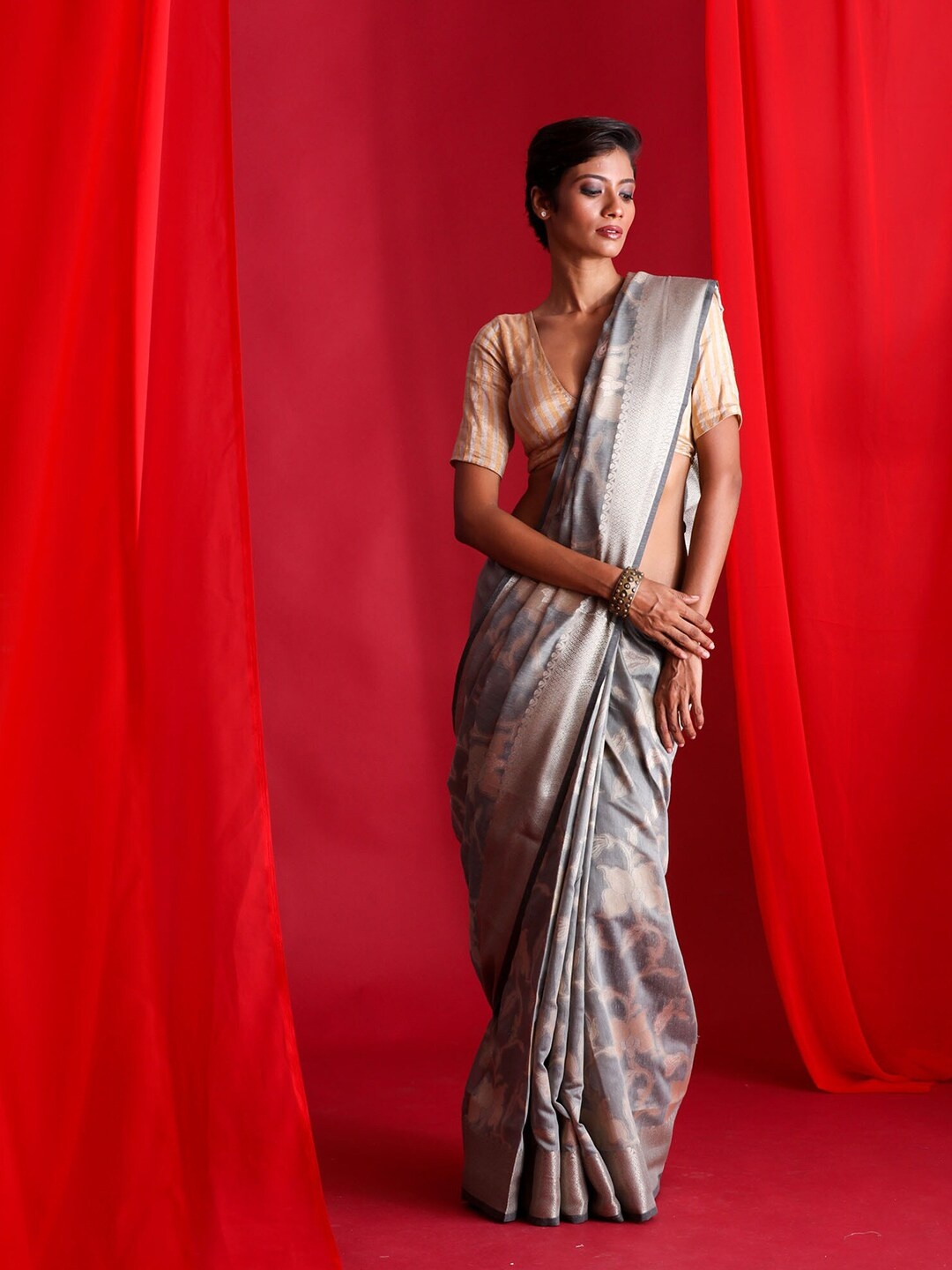 

BEATITUDE Grey & Silver-Toned Ethnic Motifs Zari Banarasi Saree