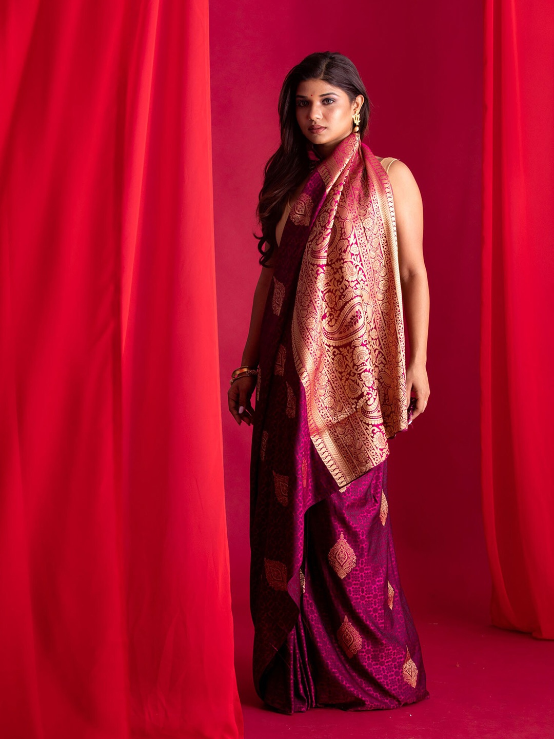 

BEATITUDE Purple & Copper-Toned Ethnic Motifs Zari Silk Blend Banarasi Saree