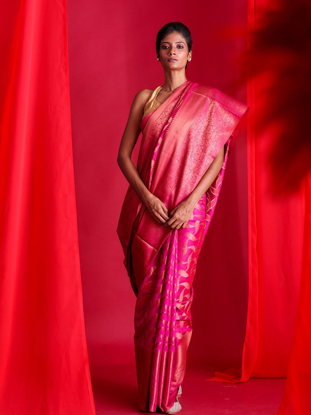 

BEATITUDE Pink & Gold-Toned Floral Zari Organza Banarasi Saree