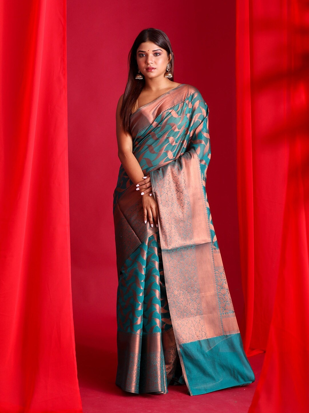 

BEATITUDE Teal & Copper-Toned Ethnic Motifs Zari Organza Banarasi Saree