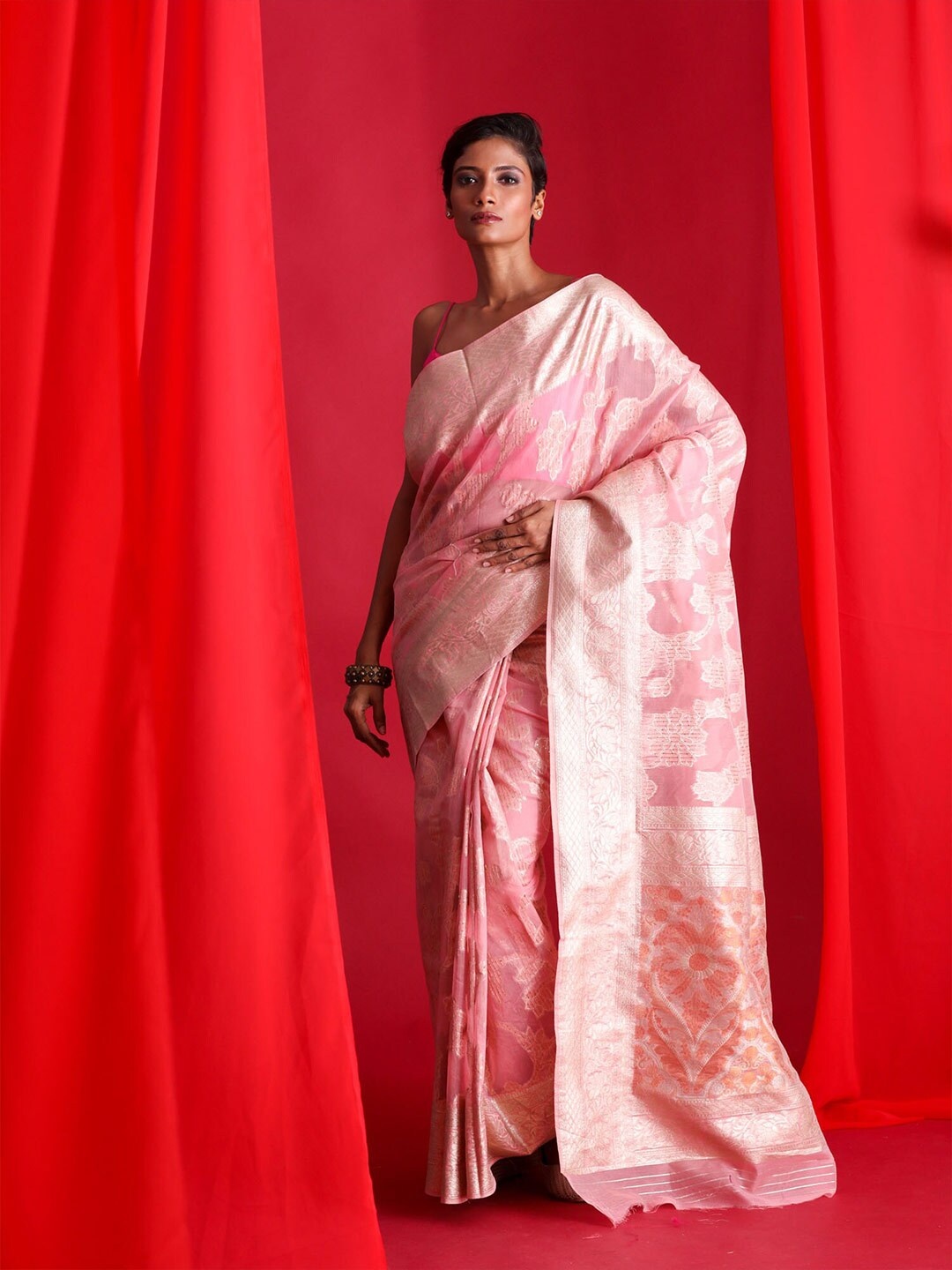 

BEATITUDE Pink & Gold-Toned Woven Design Zari Banarasi Saree