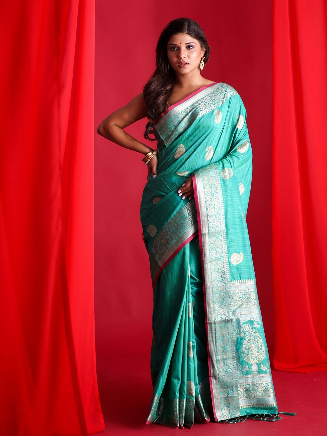 

BEATITUDE Green & Pink Woven Design Zari Silk Blend Banarasi Saree