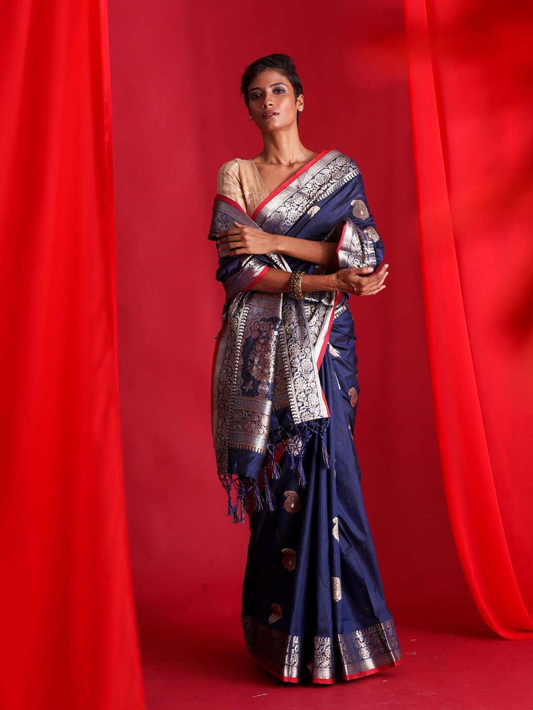 

BEATITUDE Blue & Red Paisley Zari Banarasi Saree