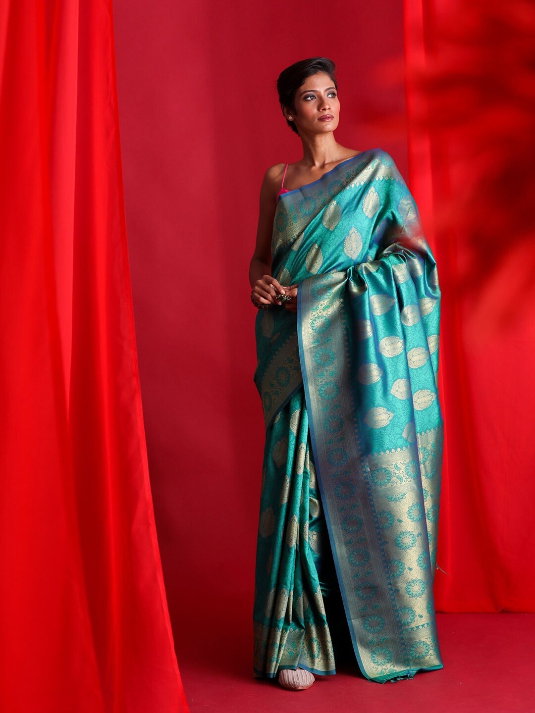 

BEATITUDE Green & Gold-Toned Woven Design Zari Banarasi Saree