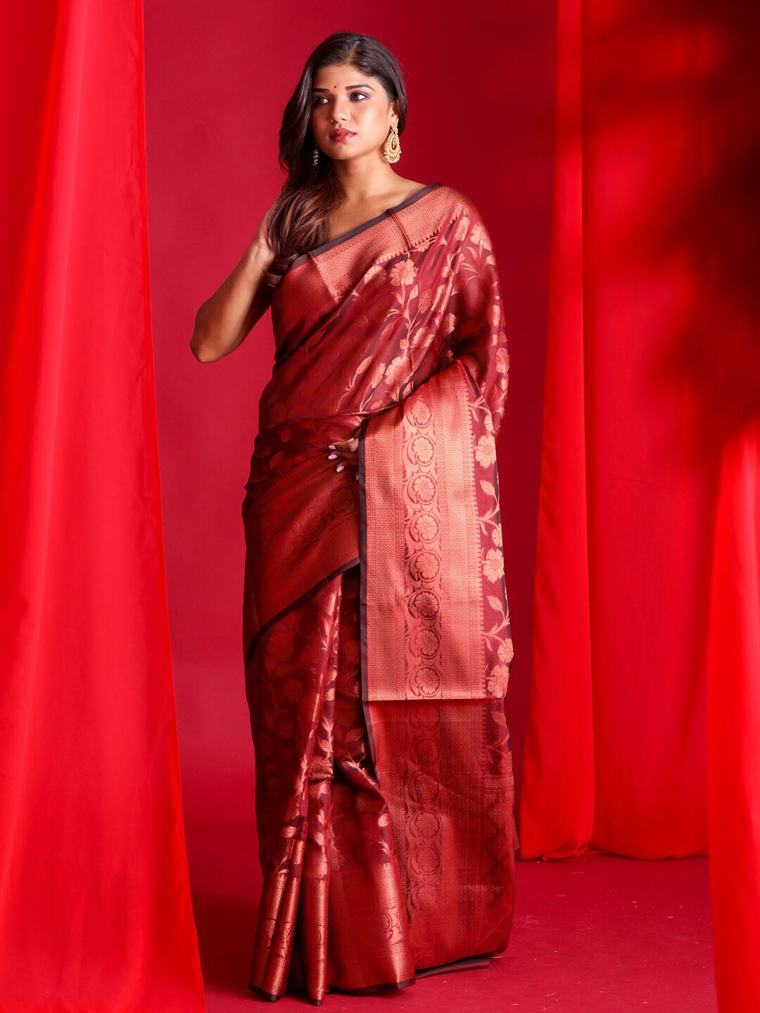 

BEATITUDE Maroon & Copper-Toned Ethnic Motifs Zari Silk Cotton Banarasi Saree