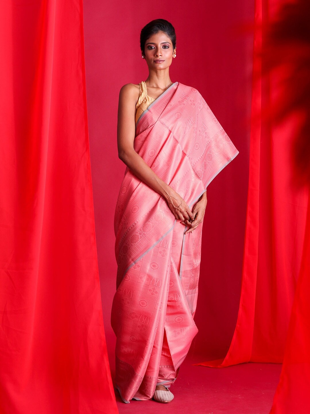 

BEATITUDE Pink & Gold-Toned Woven Design Zari Brocade Banarasi Saree