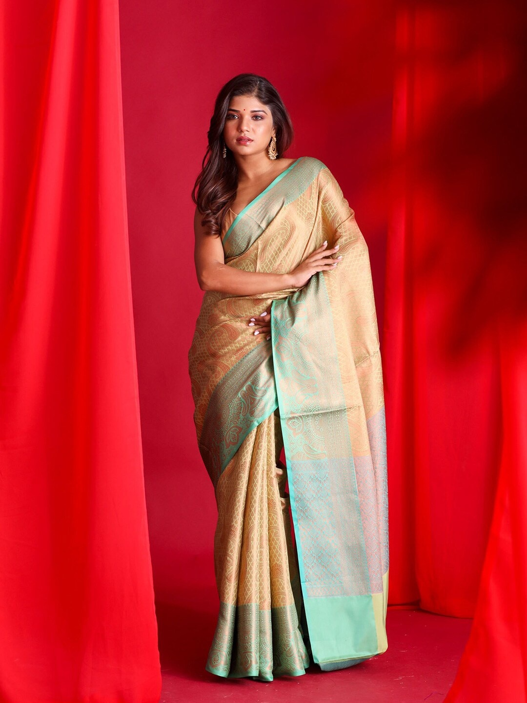 

BEATITUDE Green & Cream-Coloured Woven Design Zari Brocade Banarasi Saree