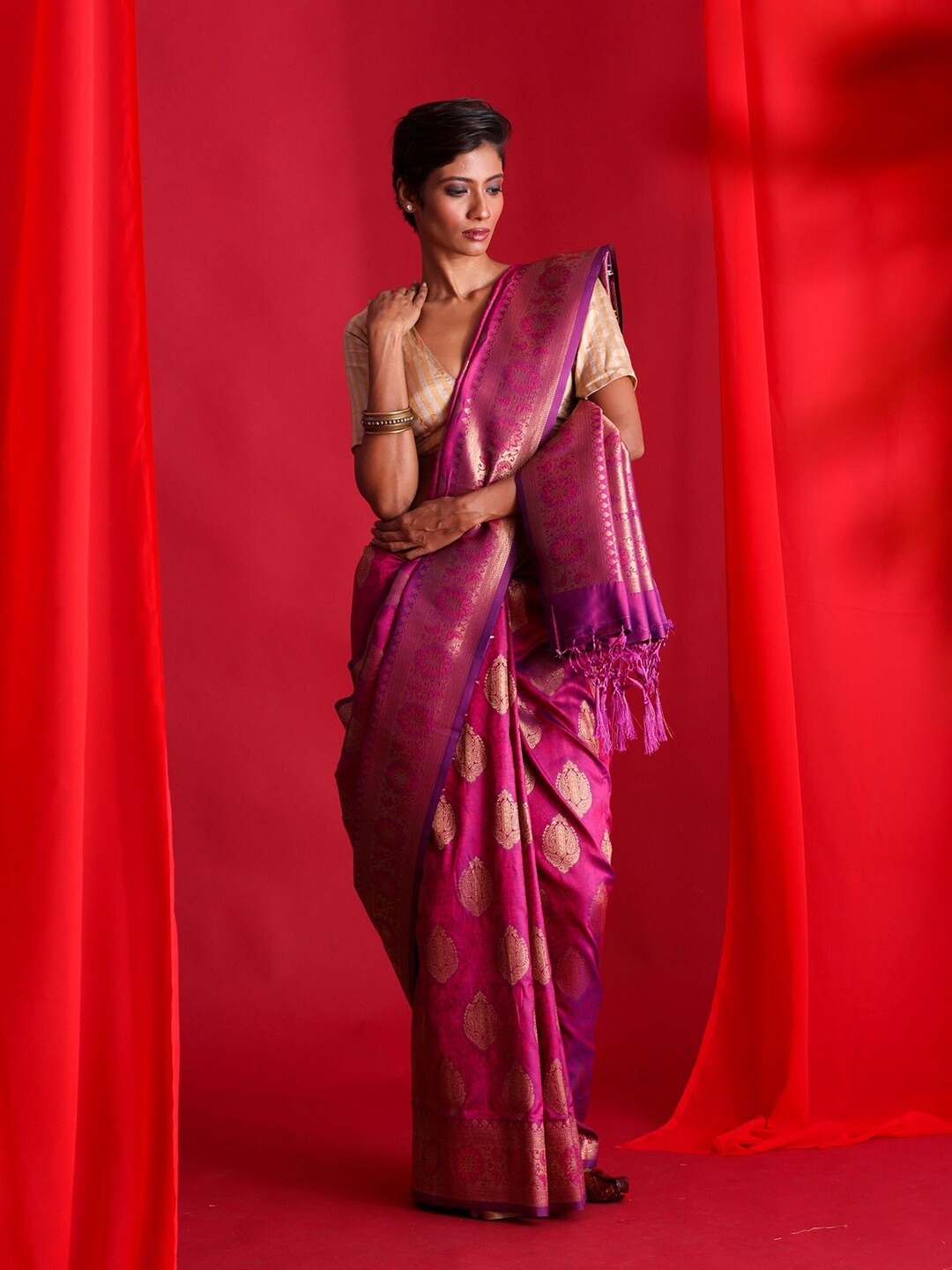 

BEATITUDE Purple & Gold-Toned Ethnic Motifs Zari Banarasi Saree
