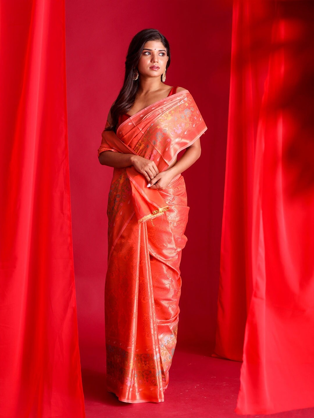 

BEATITUDE Peach-Coloured & Gold-Toned Ethnic Motifs Zari Silk Blend Banarasi Saree