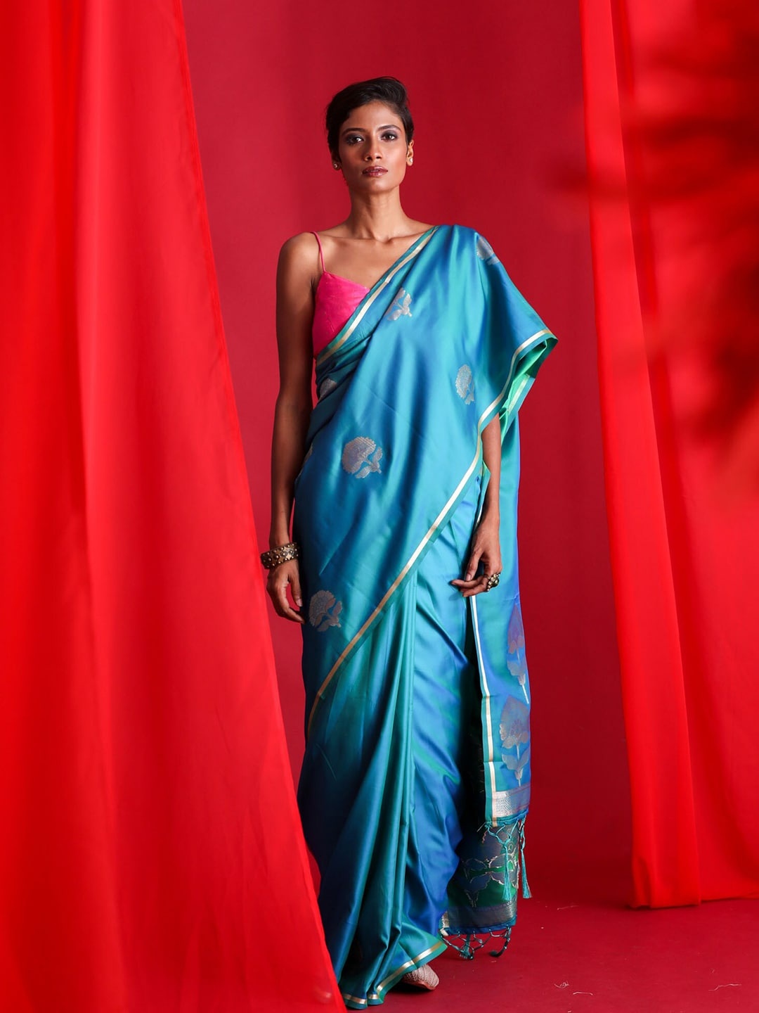 

BEATITUDE Blue & Silver-Toned Woven Design Zari Silk Blend Banarasi Saree