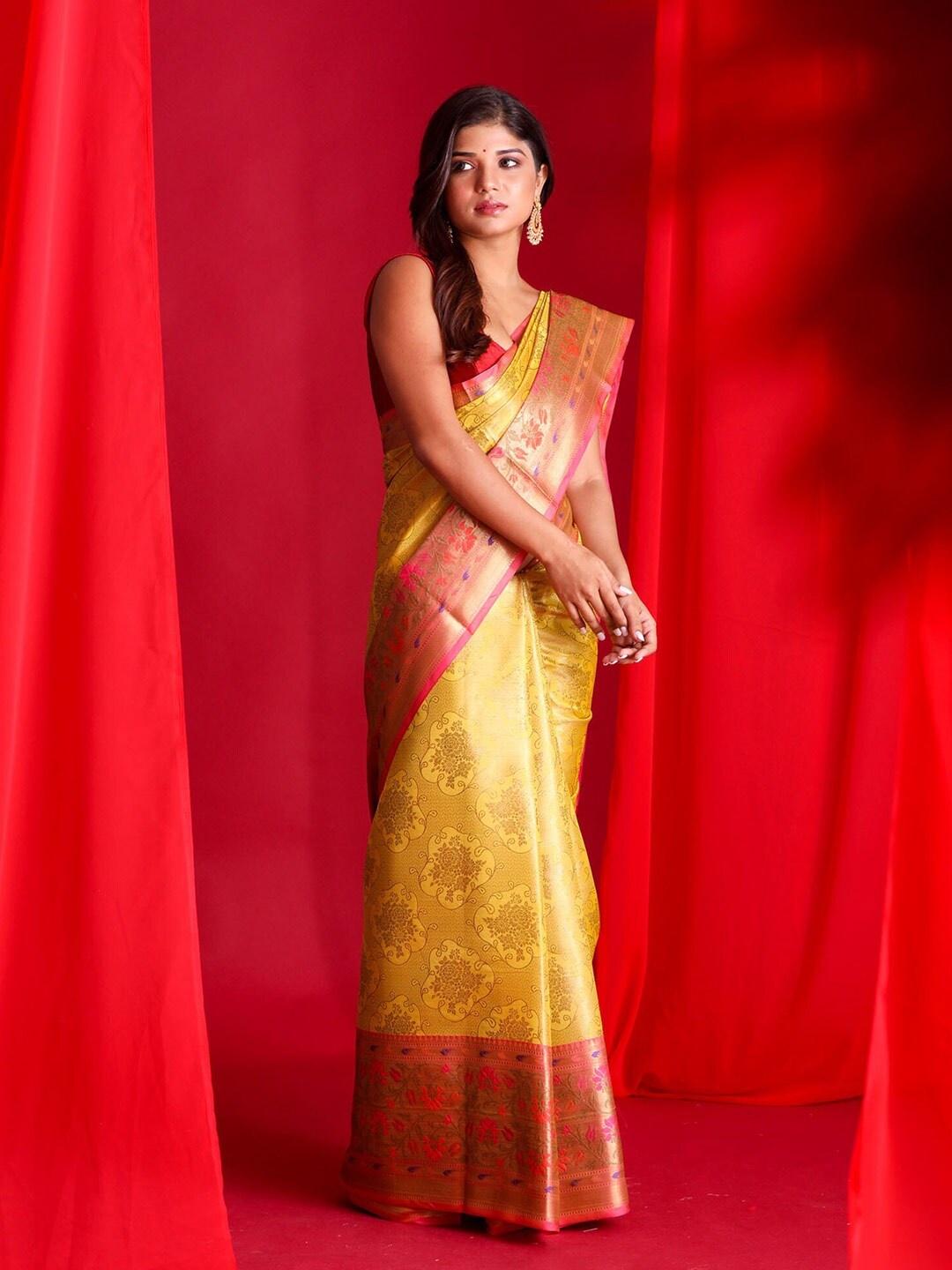 

BEATITUDE Yellow & Pink Woven Design Zari Silk Blend Banarasi Saree