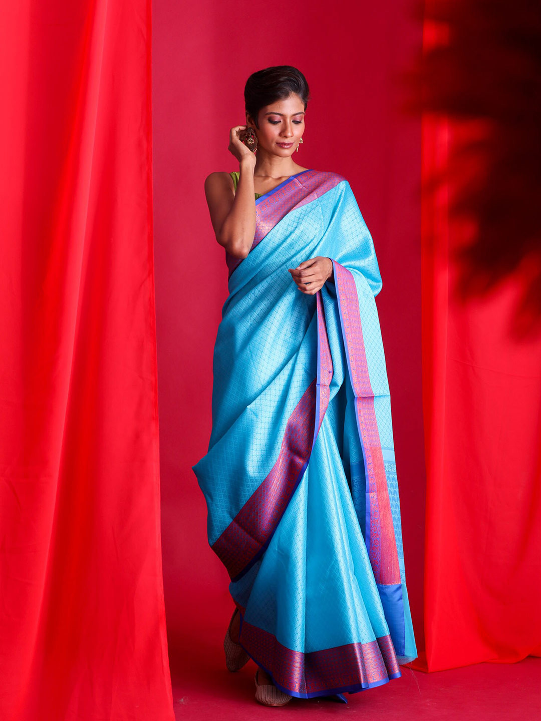 

BEATITUDE Blue & Gold-Toned Ethnic Motifs Zari Silk Cotton Banarasi Saree