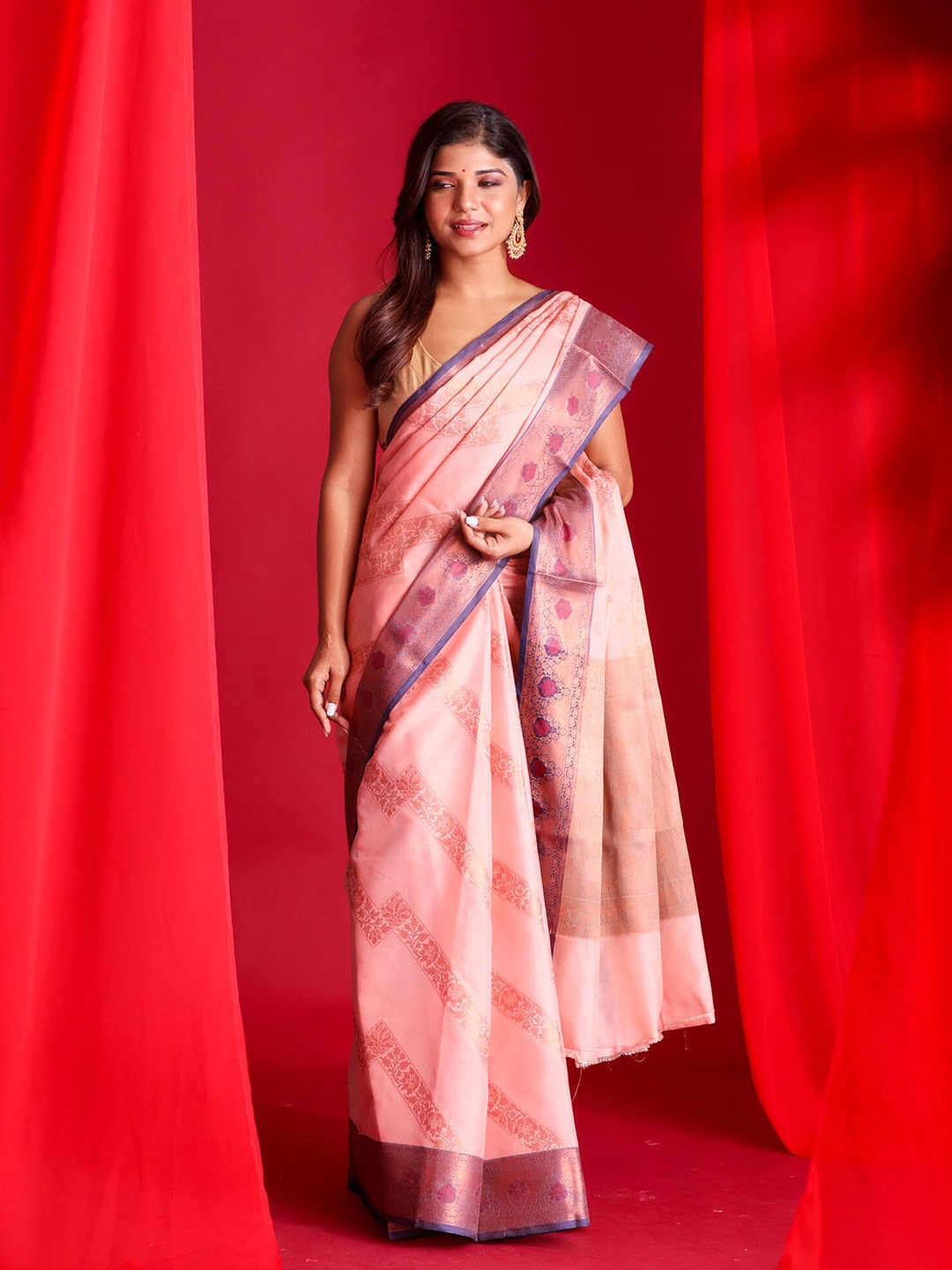 

BEATITUDE Peach-Coloured & Pink Woven Design Zari Silk Cotton Banarasi Saree