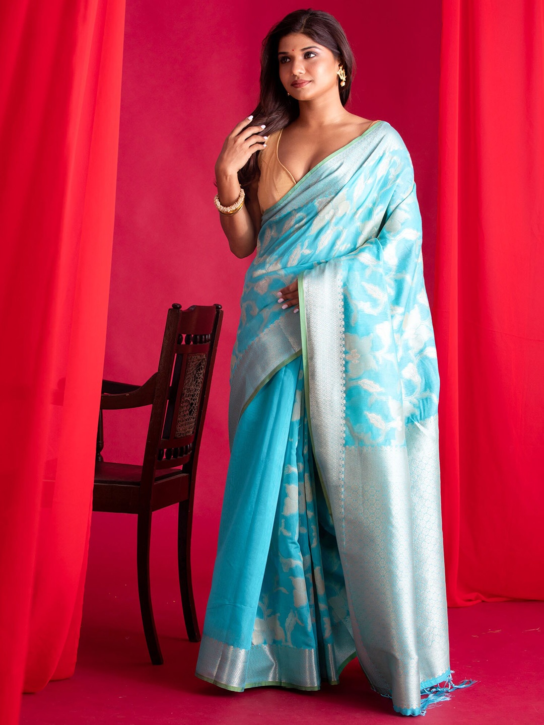 

BEATITUDE Blue & Silver-Toned Ethnic Motifs Zari Banarasi Saree