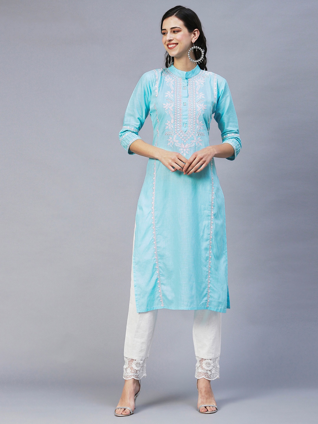 

INDYES Women Blue & White Floral Embroidered Thread Work Kurta