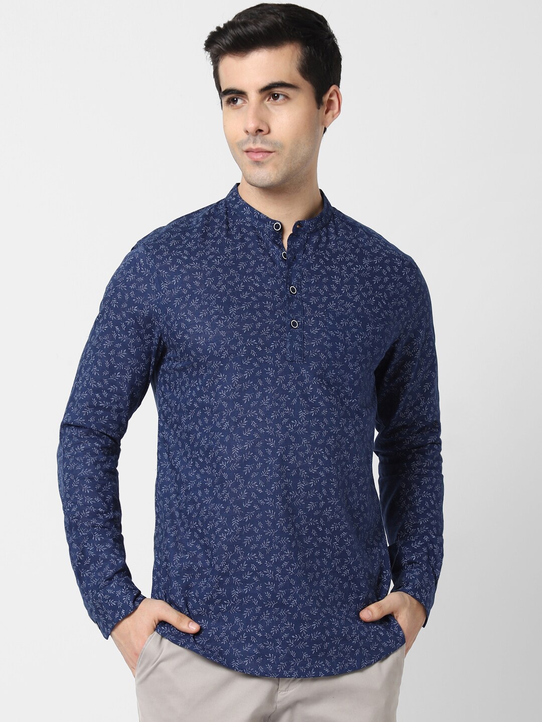 

VASTRADO Men Navy Blue Floral Printed Kurta